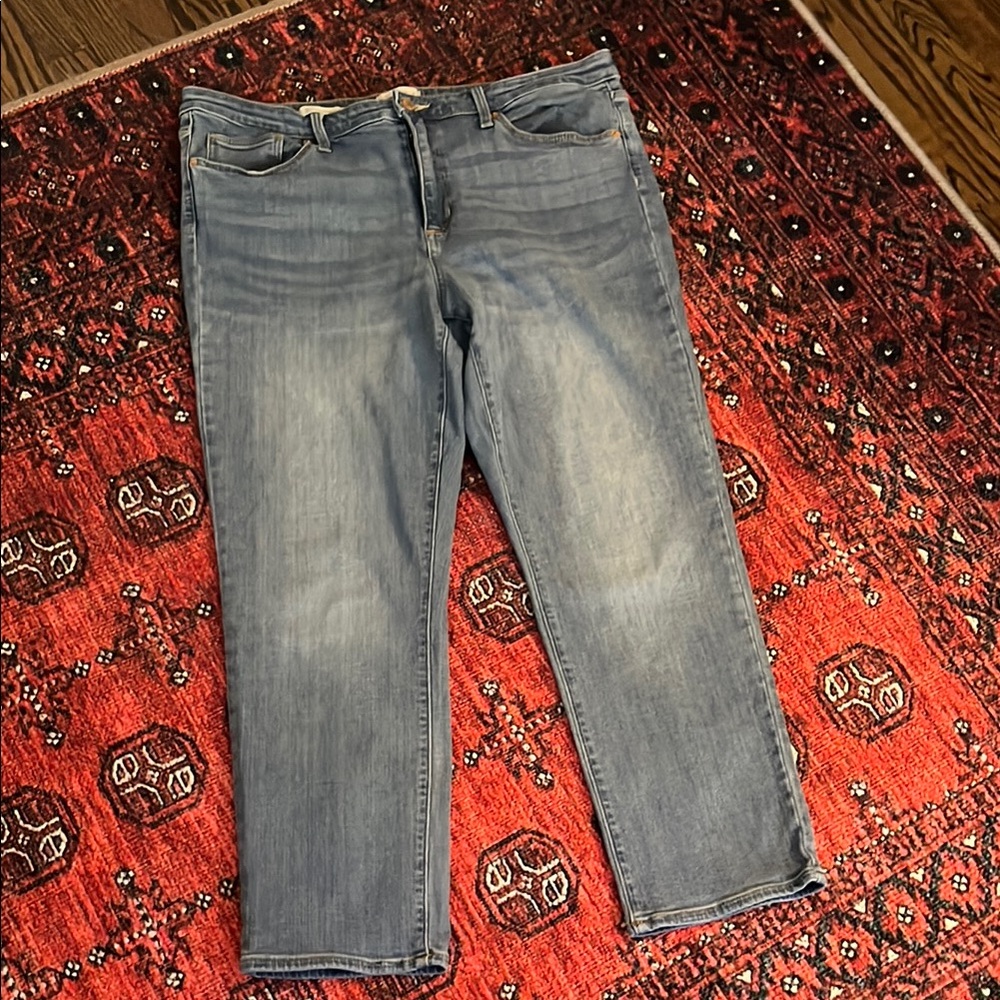 Universal Thread High Rise Slim Straight jeans